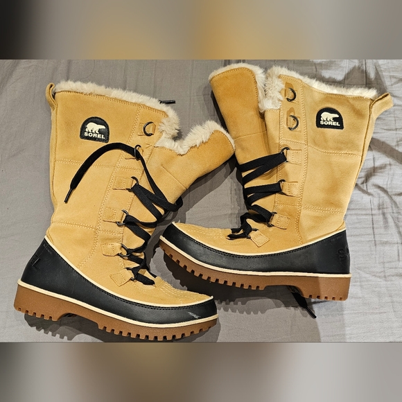 Sorel Winter Boots - Picture 1 of 2